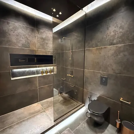 公寓 8 Black & Yellow Urban Center *