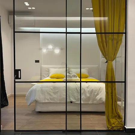 公寓 8 Black & Yellow Urban Center