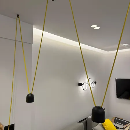 Appartement 8 Black & Yellow Urban Center *