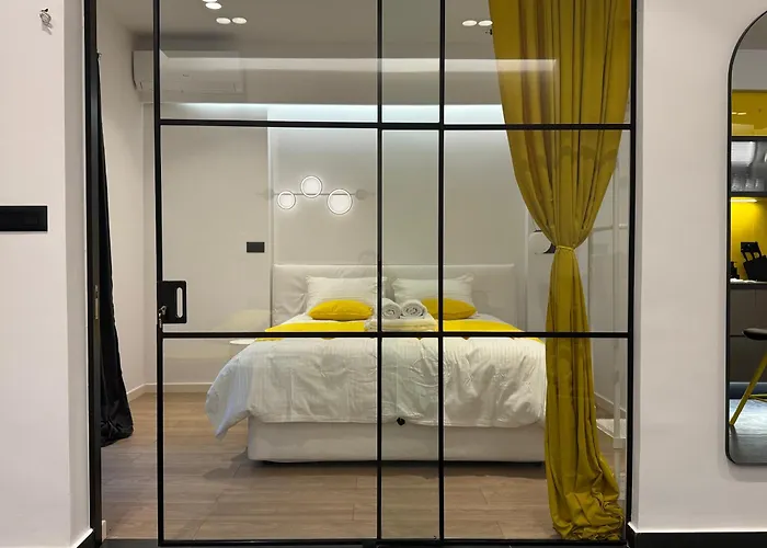 公寓 8 Black & Yellow Urban Center