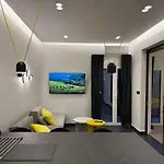 Apartman 8 Black & Yellow Urban Center Pátra