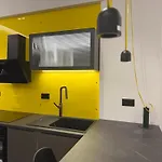 Apartman 8 Black & Yellow Urban Center