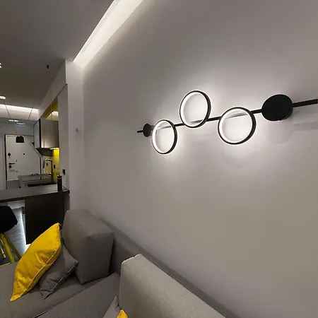 Apartment 8 Black & Yellow Urban Center
