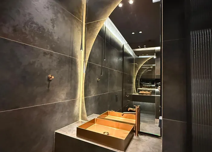 8 Black & Yellow Urban Center 아파트