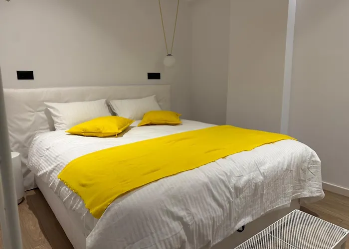 Apartamento 8 Black & Yellow Urban Center *