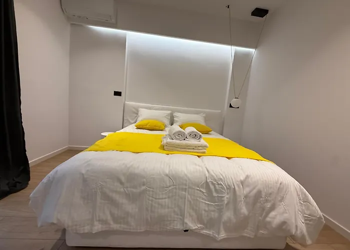 8 Black & Yellow Urban Center