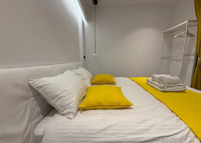 8 Black & Yellow Urban Center Apartamento *