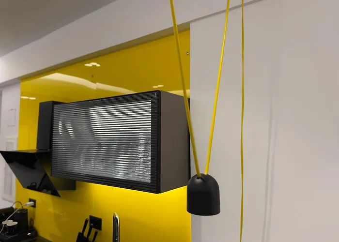 8 Black & Yellow Urban Center 아파트 *