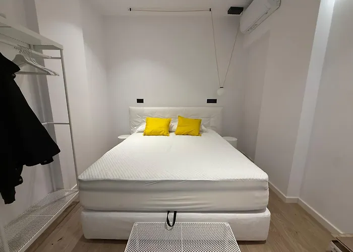 8 Black & Yellow Urban Center *