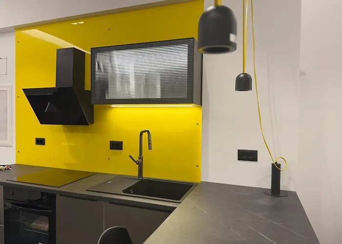 Apartamento 8 Black & Yellow Urban Center